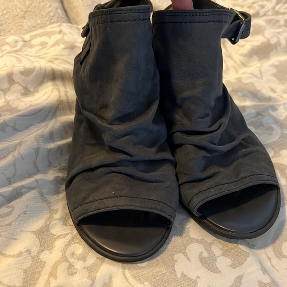 Indigo block heel sandals - Picture 4 of 9